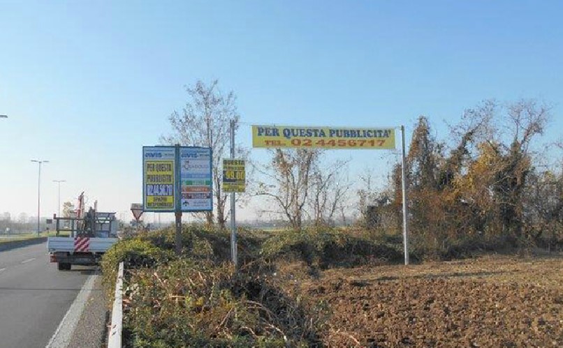 Impianto pubblicitario di via Cusago